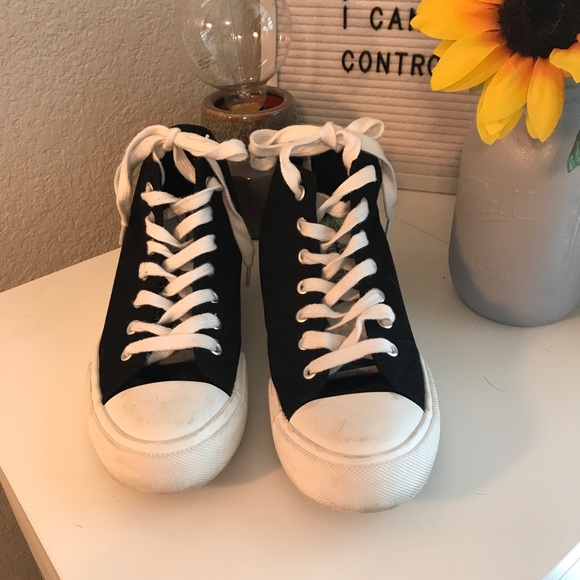 Black hightops - Picture 3 of 4